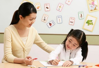 家长如何辅导孩子学英语：学会妙用亲子游戏