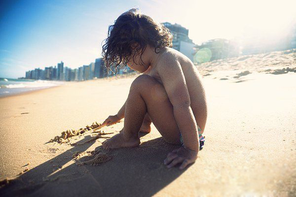 日本孩子如何将沙子改造为创意学习工具